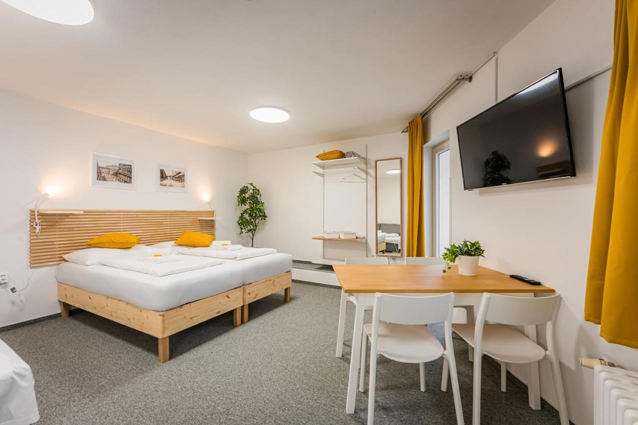 Self-Service Hotel Ostas Praha Eksteriør billede